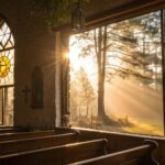 Liturgia do dia 15/06/2025 com cena de meditação dominical em ambiente de fé e esperança