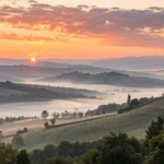 Imagem de um amanhecer tranquilo com tons pastéis, sugerindo paz e serenidade.