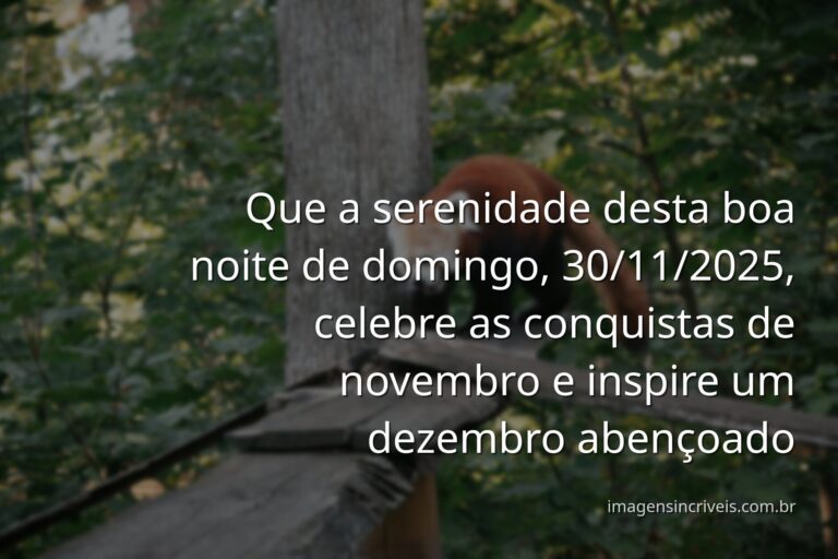 Céu ao entardecer com cores quentes refletindo sobre a água calma de um lago, evocando paz e a reflexão sobre o fim de novembro.