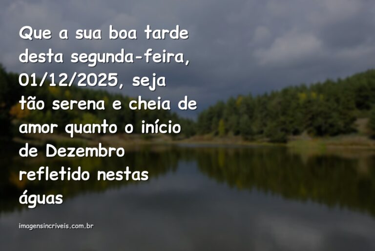 Céu em tons quentes de entardecer refletido sobre a superfície calma da água, transmitindo paz e a sensação de um novo começo.