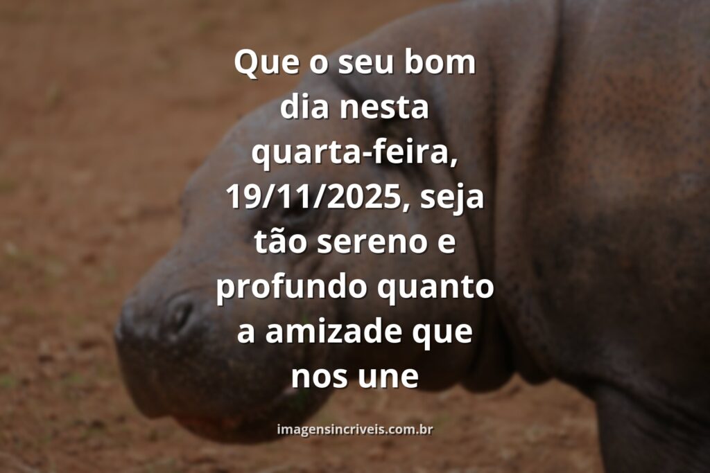 Paisagem serena com céu azul refletido em águas calmas, evocando sentimentos de paz e amizade duradoura.