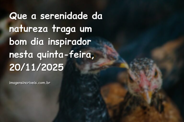 Céu azul com nuvens brancas refletido em um lago sereno ao amanhecer, transmitindo a paz e a inspiração de uma nova manhã.