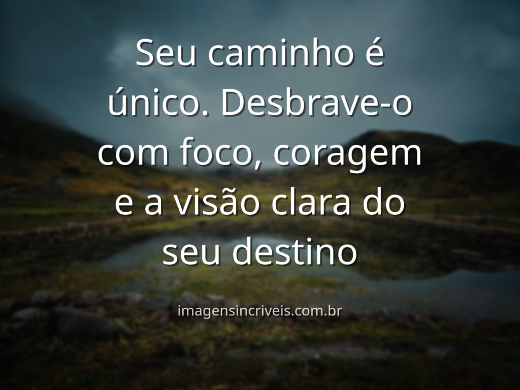 Céu vasto e águas calmas refletindo a luz do sol, inspirando foco e a coragem para desbravar novos caminhos e horizontes.