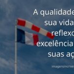 Céu azul e sereno com nuvens brancas refletido perfeitamente na superfície calma da água, inspirando paz e a busca pela qualidade de vida.