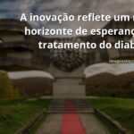 Céu azul claro e sereno refletido sobre a superfície calma de um lago, simbolizando a esperança e o futuro promissor da inovação.