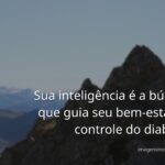 Um lago sereno refletindo um céu vasto e claro, simbolizando a clareza mental e a paz que a inteligência traz para a saúde.