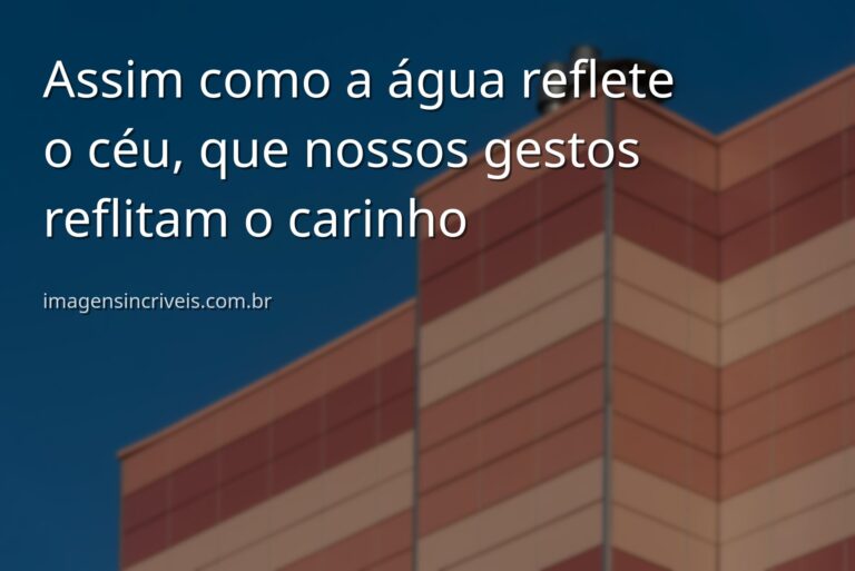 Céu azul com nuvens brancas refletido perfeitamente na superfície de um lago calmo, transmitindo uma sensação de paz e serenidade.