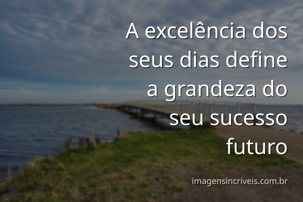 Paisagem serena com céu claro e água espelhada, transmitindo a paz e a clareza que a busca pela qualidade traz para o sucesso.