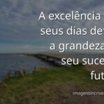 Paisagem serena com céu claro e água espelhada, transmitindo a paz e a clareza que a busca pela qualidade traz para o sucesso.