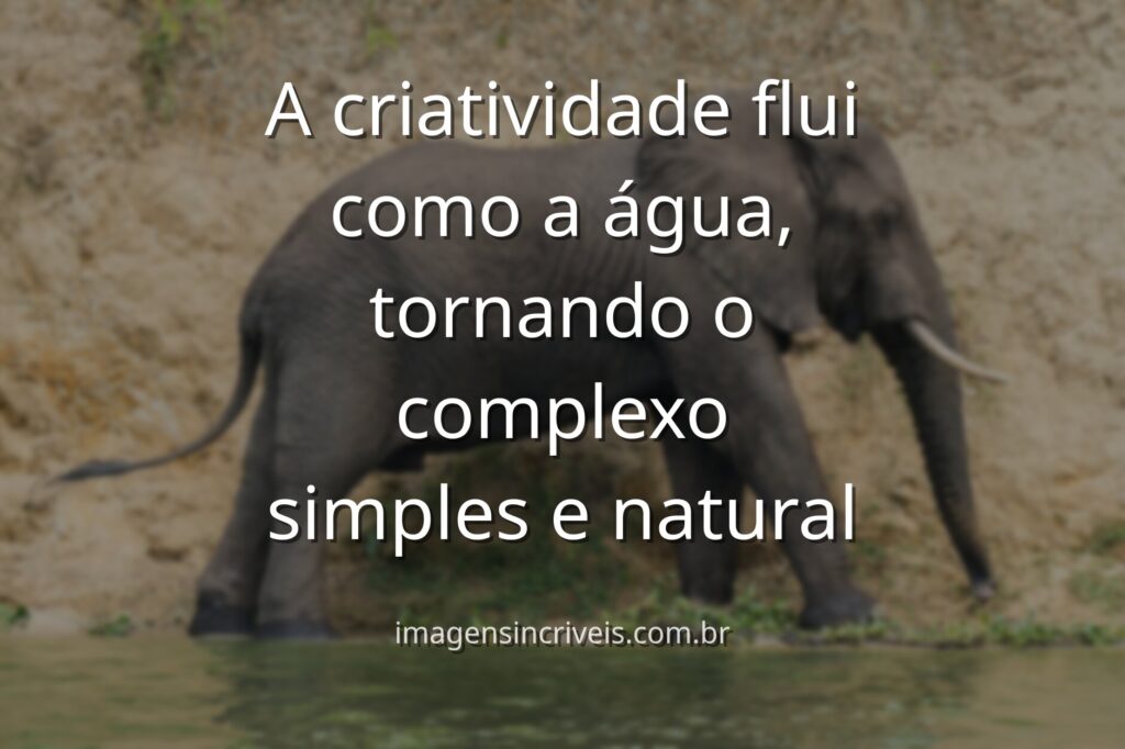 Céu azul e nuvens brancas refletidos perfeitamente na superfície calma de um lago, evocando simplicidade, clareza e a fluidez da criatividade.