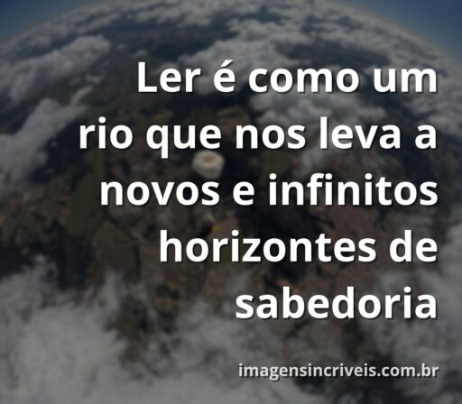 Céu azul com nuvens brancas refletido em águas tranquilas, evocando a paz e a imensidão de oportunidades que a leitura oferece.