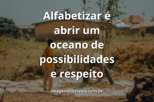 Vasto oceano encontrando o céu azul no horizonte, simbolizando a imensidão de oportunidades que a alfabetização e o respeito promovem.