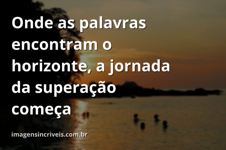 Céu vasto e sereno refletido sobre a água calma, simbolizando os infinitos horizontes de oportunidade abertos pela alfabetização.