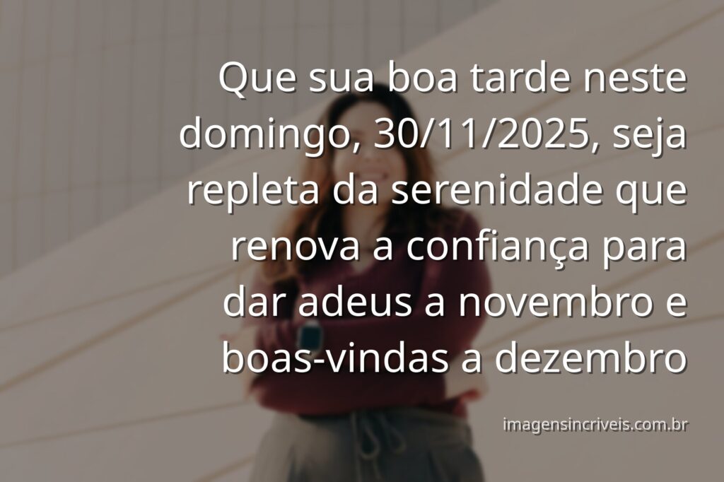 Paisagem serena com céu e água refletindo a luz do sol, inspirando a confiança e a paz de um fim de tarde de domingo.