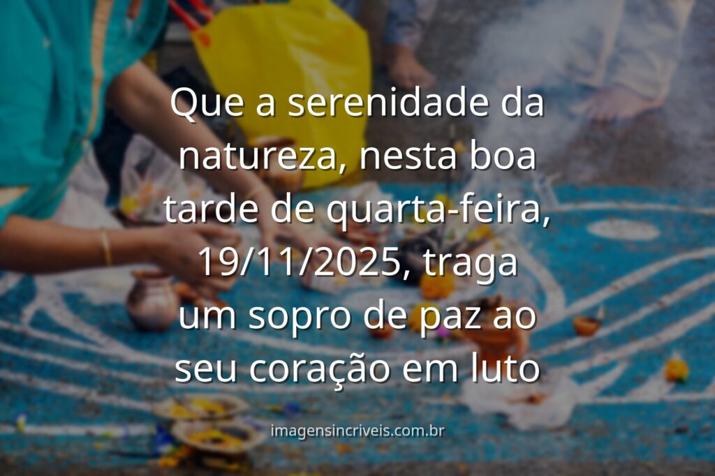 Céu sereno refletido em águas tranquilas ao entardecer, evocando sentimentos de paz, saudade e conforto para o luto.