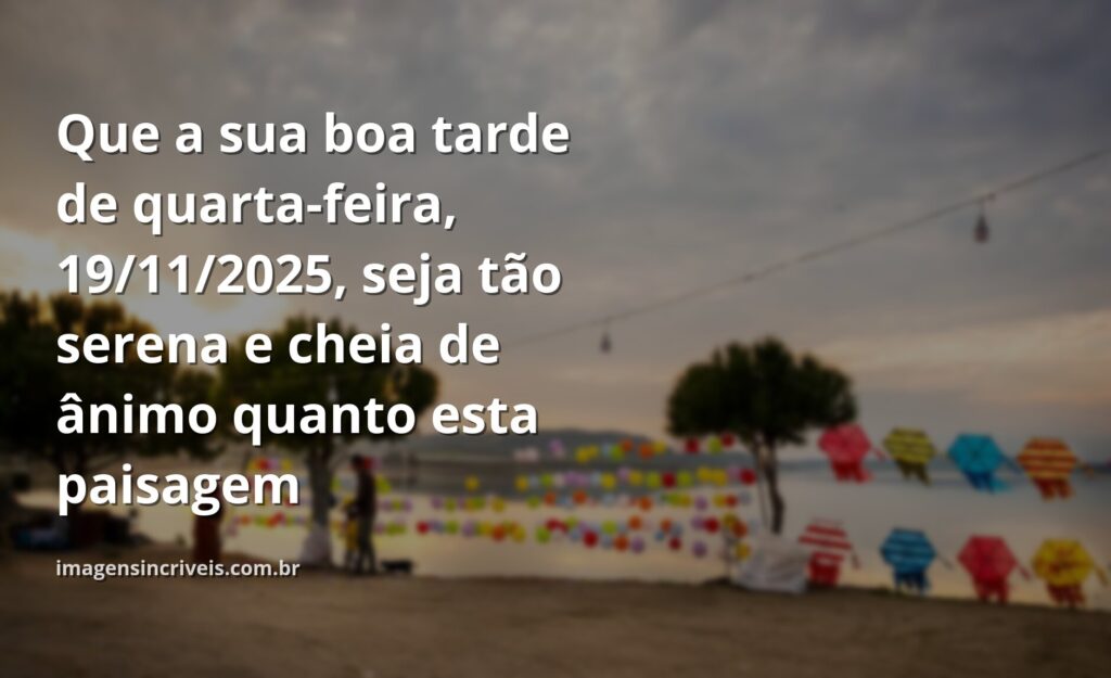 Paisagem serena com céu azul e nuvens refletidos na água calma, evocando uma sensação de ânimo e tranquilidade.