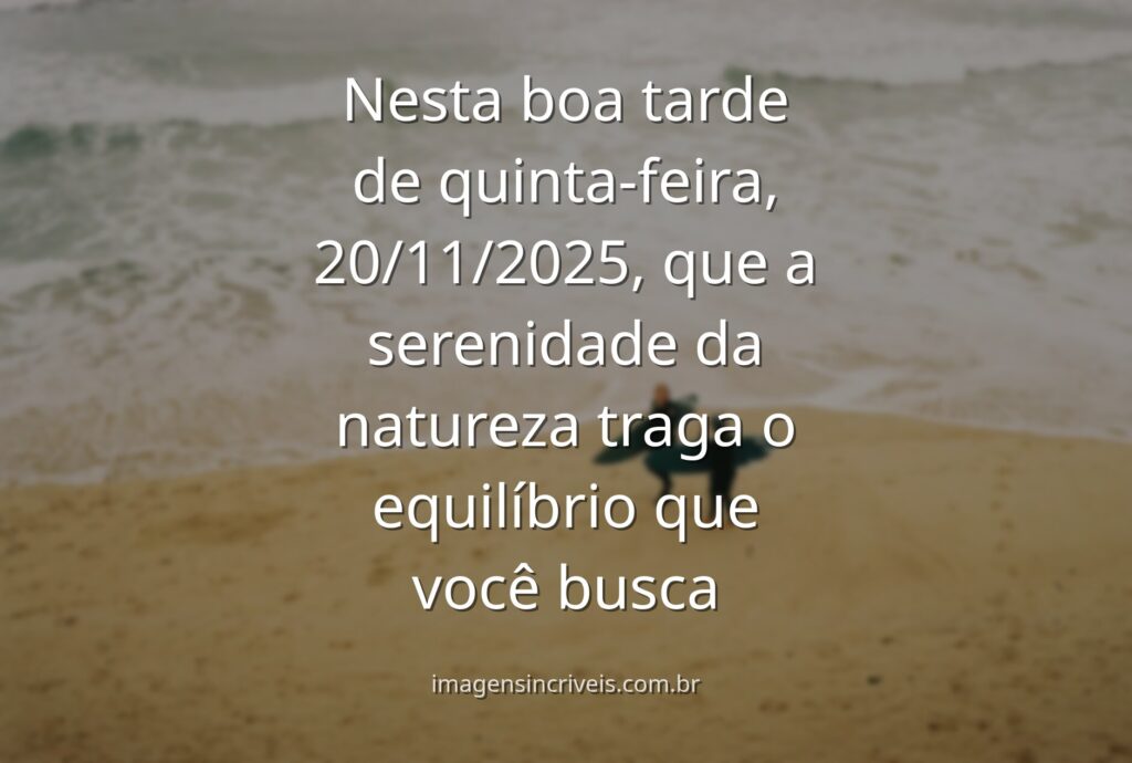 Céu alaranjado do entardecer refletido em um lago sereno, com montanhas ao fundo, transmitindo paz e equilíbrio.