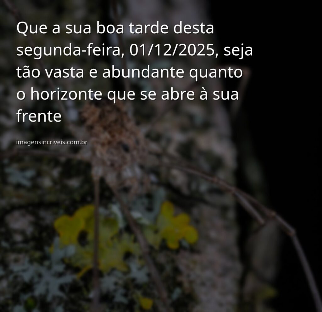 Céu amplo e sereno refletido em águas calmas, evocando a sensação de paz, abundância e um novo começo de mês.