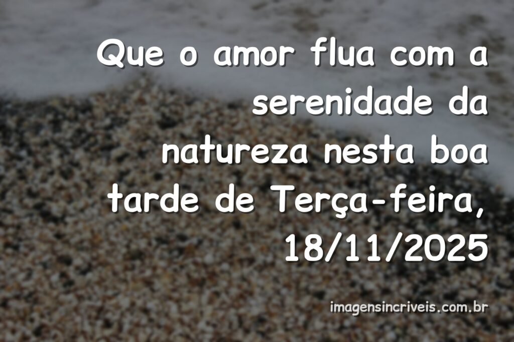 Céu azul com nuvens brancas refletido em águas calmas de um lago, transmitindo um sentimento de paz, amor e tranquilidade.