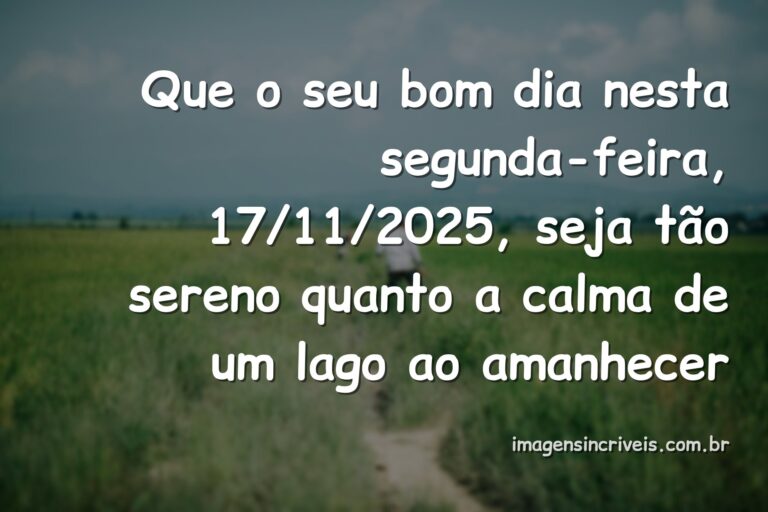 Paisagem serena de um lago calmo refletindo um céu de tons suaves ao nascer do sol, transmitindo paz e tranquilidade.