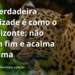 Céu vasto e sereno sobre um lago calmo que reflete a natureza, transmitindo a paz e a profundidade de uma amizade verdadeira.
