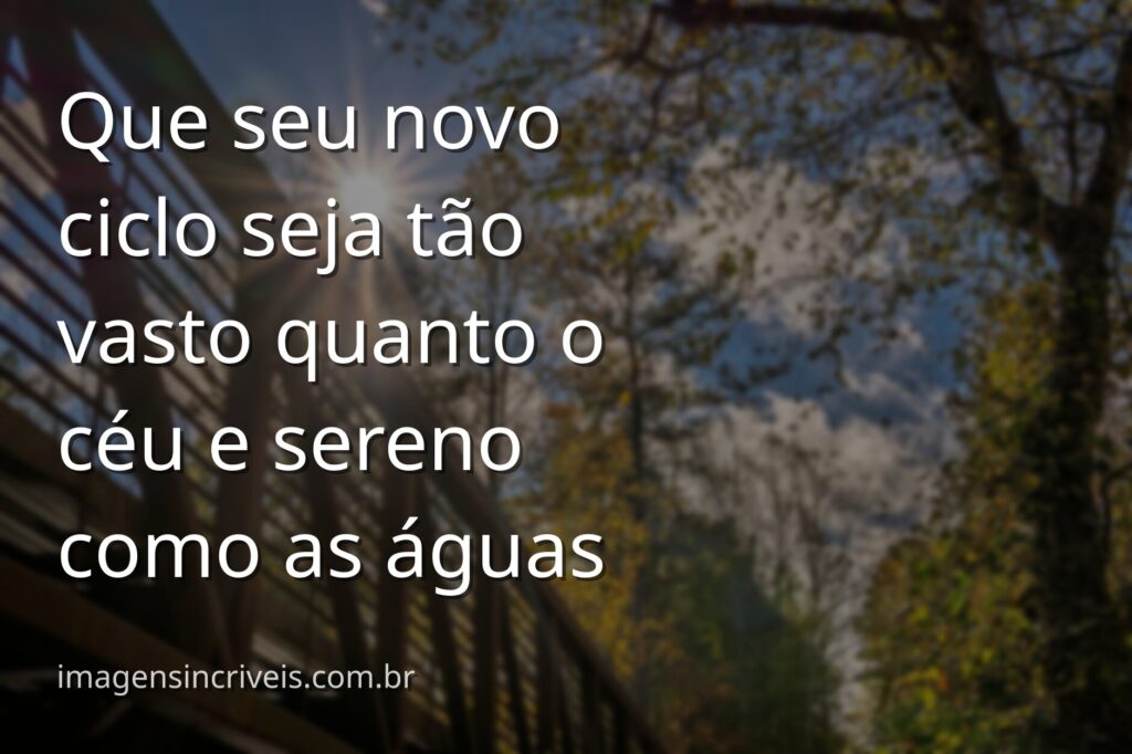 Céu azul e límpido refletido em águas calmas de um lago, com montanhas ao fundo, evocando paz e renovação de aniversário.