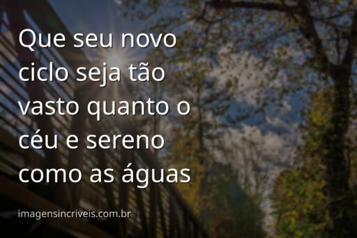 Céu azul e límpido refletido em águas calmas de um lago, com montanhas ao fundo, evocando paz e renovação de aniversário.