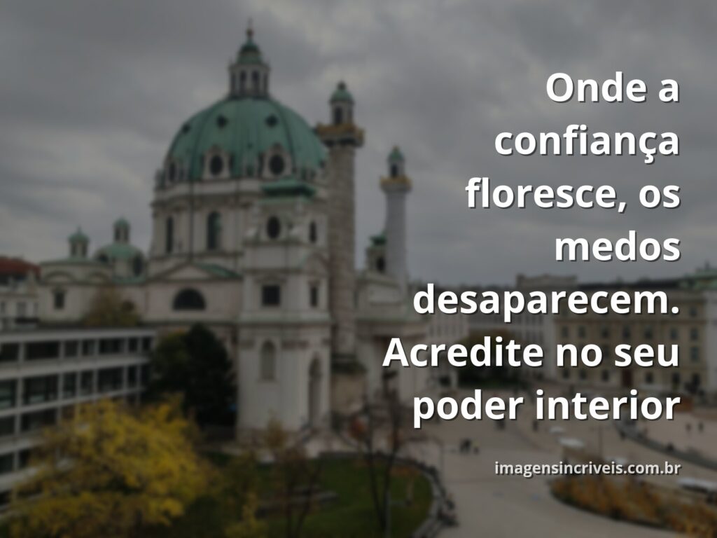 Céu vasto e água calma refletindo a luz, transmitindo paz e a serenidade da autoconfiança interior.