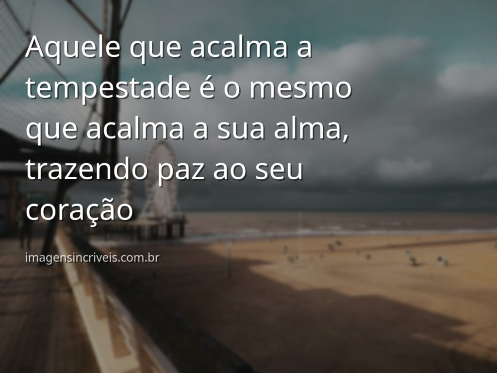 Céu vasto e sereno com nuvens douradas refletindo sobre águas calmas, transmitindo uma profunda sensação de paz e esperança divina.