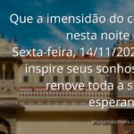 Céu noturno estrelado refletido sobre águas calmas de um lago, transmitindo um sentimento de paz, serenidade e esperança.