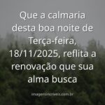 Céu noturno com estrelas e uma lua serena refletidos sobre a superfície calma de um lago, evocando paz e renovação.