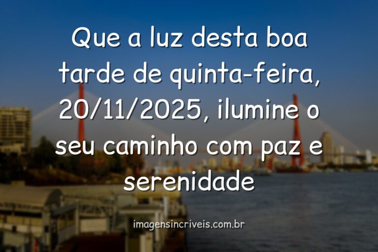 Paisagem serena com céu dourado refletido na água calma, simbolizando a luz e a paz de uma boa tarde de quinta-feira.