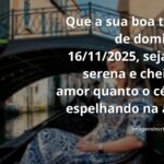 Céu azul com nuvens brancas refletido perfeitamente na superfície calma de um lago, evocando um sentimento de paz e amor.