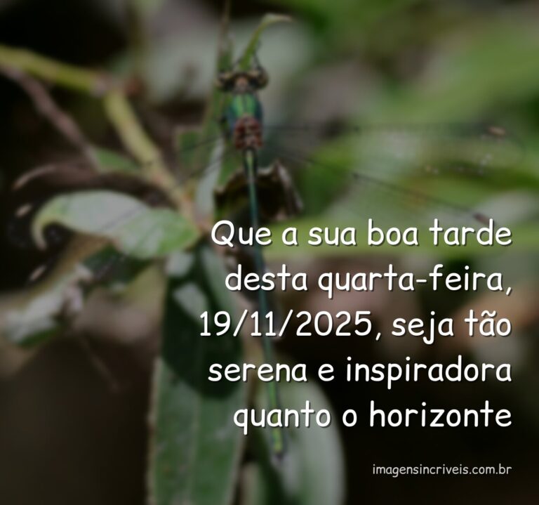 Céu azul com nuvens suaves refletindo em águas calmas de um lago ao entardecer, transmitindo uma sensação de paz e motivação.