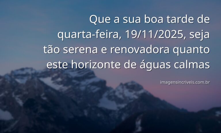 Céu vasto com nuvens suaves refletido sobre a superfície calma da água, transmitindo um sentimento de paz e renovação.