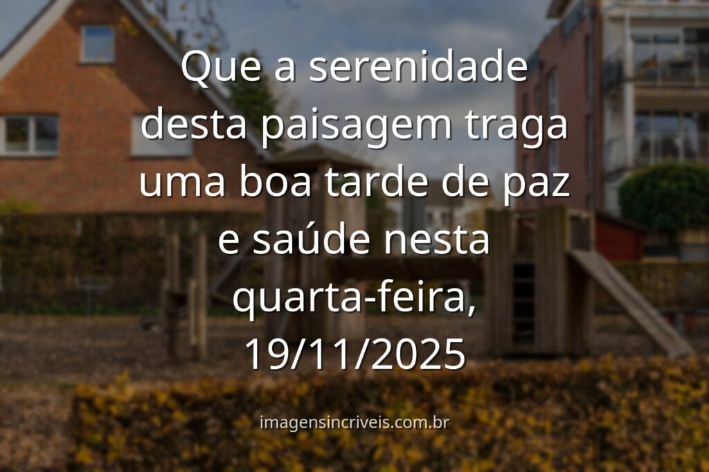 Céu azul sereno refletido em um lago tranquilo, cercado por natureza verdejante, transmitindo uma sensação de paz e saúde.