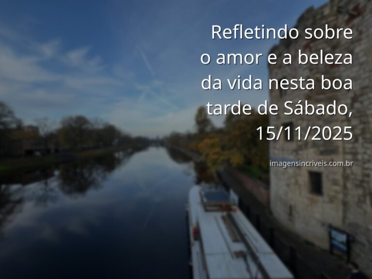 Paisagem serena com céu e água se fundindo no horizonte, evocando sentimentos de amor e paz para uma tarde de sábado.