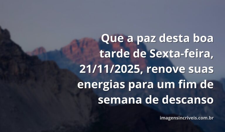 Céu sereno com nuvens reflete em águas calmas de um lago ao entardecer, transmitindo paz e a sensação de descanso.