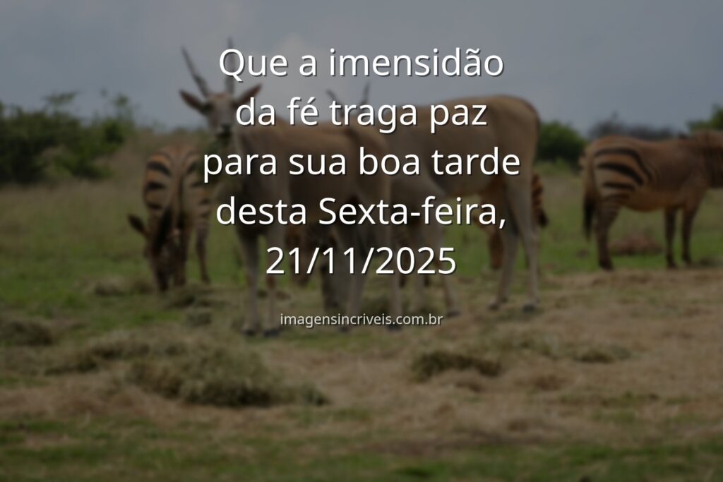 Céu vasto e sereno sobre águas calmas, refletindo a paz e a fé de uma tarde inspiradora de sexta-feira.