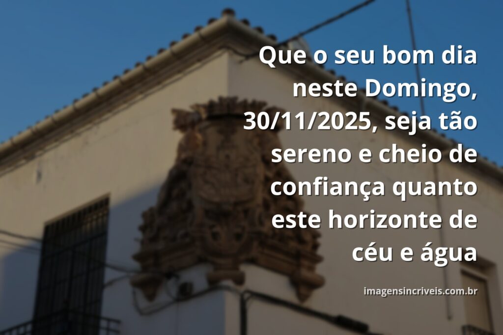Céu sereno refletido em água calma ao amanhecer, transmitindo uma sensação de paz, confiança e renovação para o novo dia.