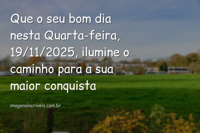 Céu vasto e inspirador ao amanhecer sobre a água calma, refletindo a natureza e simbolizando a conquista de um novo dia.