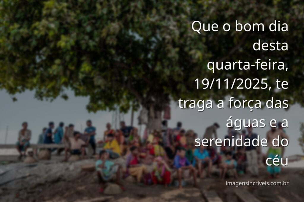 Céu vasto e águas calmas refletindo a luz do amanhecer, uma paisagem que inspira força, paz e renovação.
