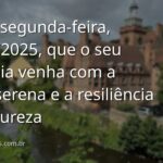 Amanhecer sobre um lago calmo com céu em tons de azul e laranja, refletindo a resiliência e a esperança de um novo começo.