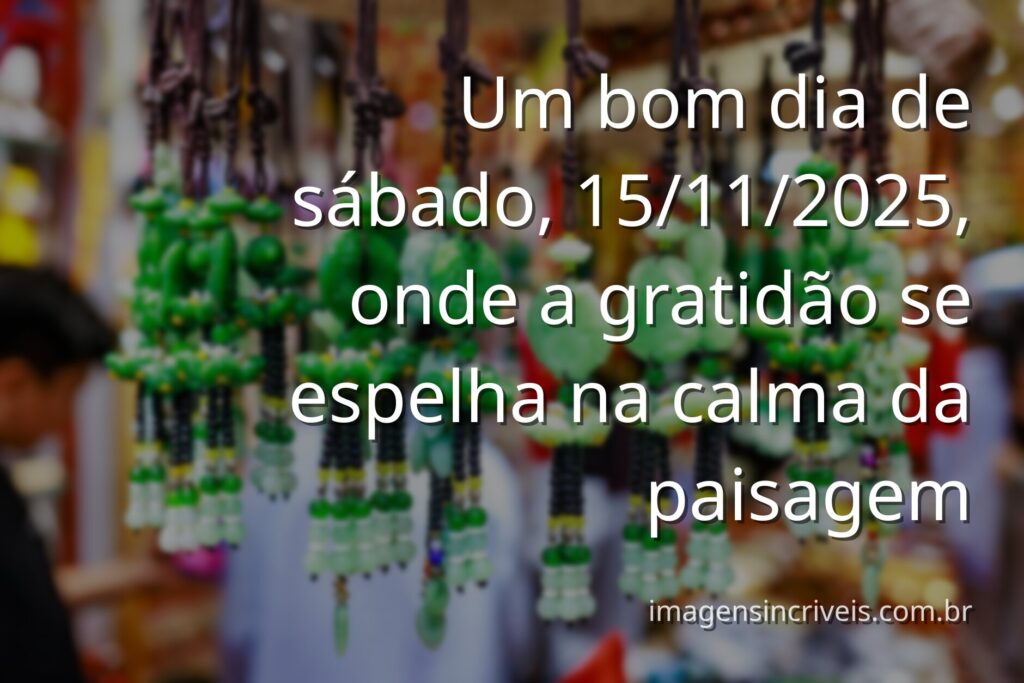 Céu sereno reflete sobre águas calmas ao amanhecer, uma cena da natureza que inspira um profundo sentimento de paz e gratidão.