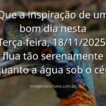 Céu azul refletido na água calma de um lago ao amanhecer, transmitindo paz e inspiração para um novo dia.