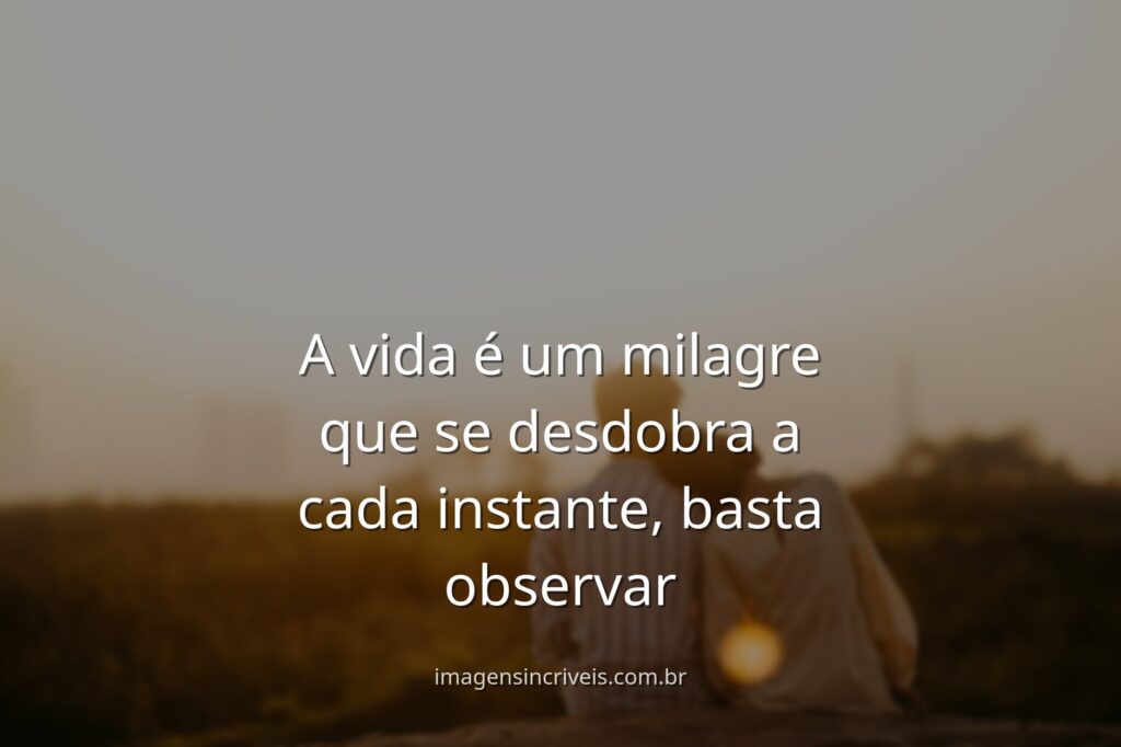 Céu vasto e sereno com nuvens suaves refletido sobre águas calmas, evocando a paz e a grandiosidade de um milagre natural.