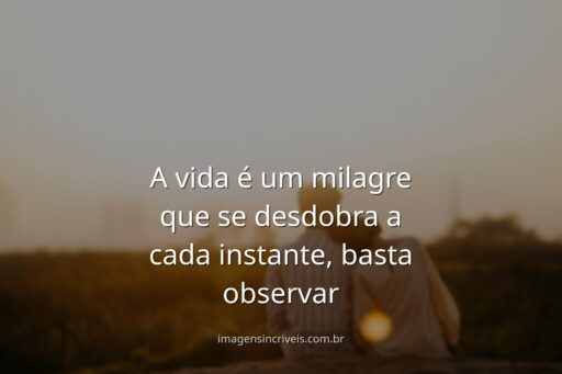 Céu vasto e sereno com nuvens suaves refletido sobre águas calmas, evocando a paz e a grandiosidade de um milagre natural.