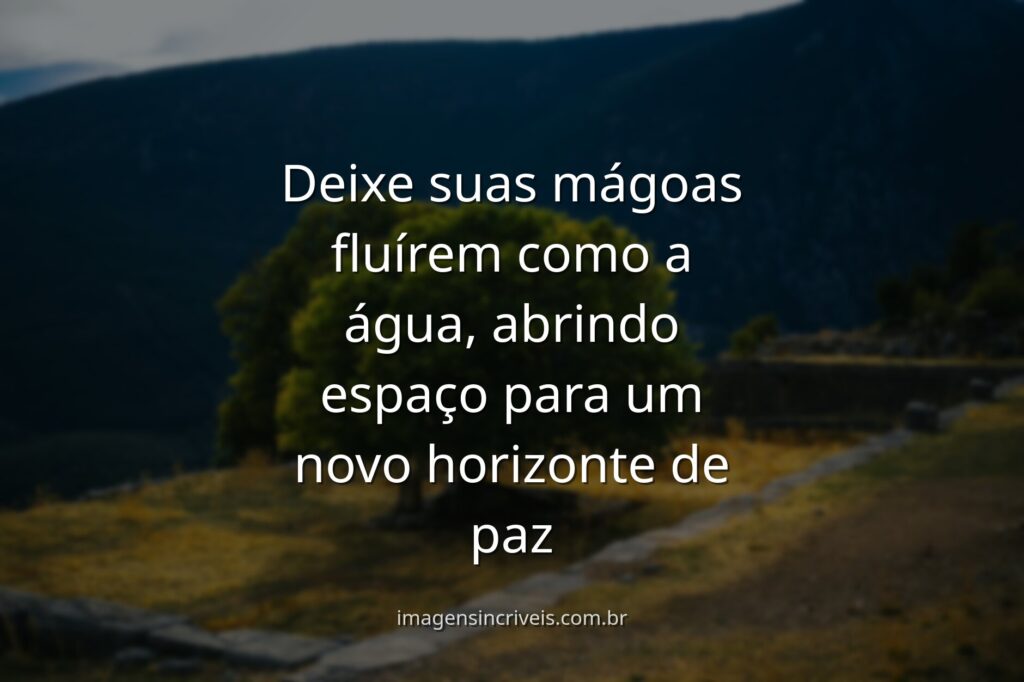 Céu amplo e sereno refletido sobre águas tranquilas, evocando o sentimento de paz e libertação que o perdão proporciona.
