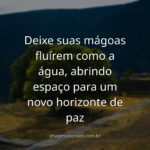 Céu amplo e sereno refletido sobre águas tranquilas, evocando o sentimento de paz e libertação que o perdão proporciona.