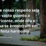 Paisagem serena com céu amplo e colorido refletindo em água calma, transmitindo a paz e a harmonia do respeito mútuo.
